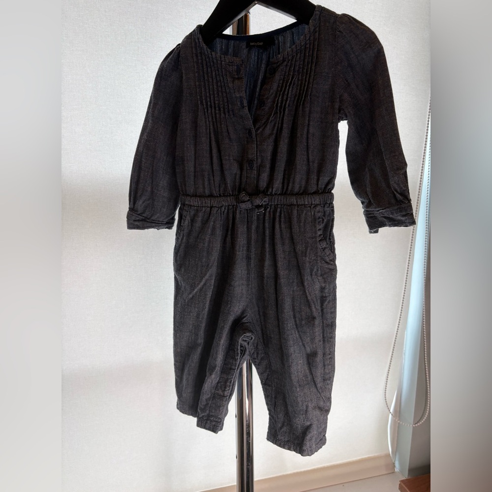 babyGap Chambray Denim Long Sleeve Romper – Size 6–12 Months